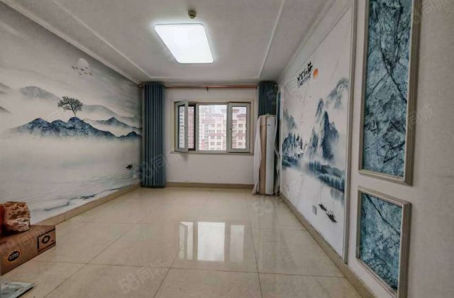 先锋，精装两室  楼层，6月免大税，有储，诚心出售