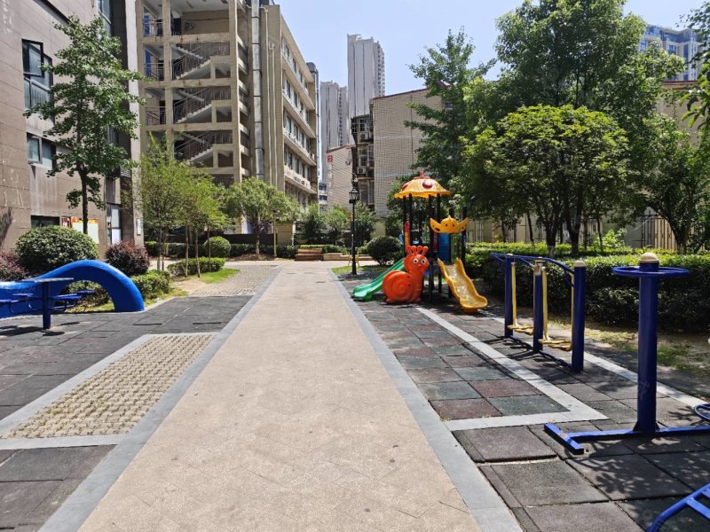 爱丽舍花园3室2厅1卫110㎡南北71.8万