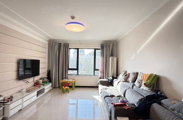 绿城百合新城 三叶草 两卫有窗 免大税  前排 急售