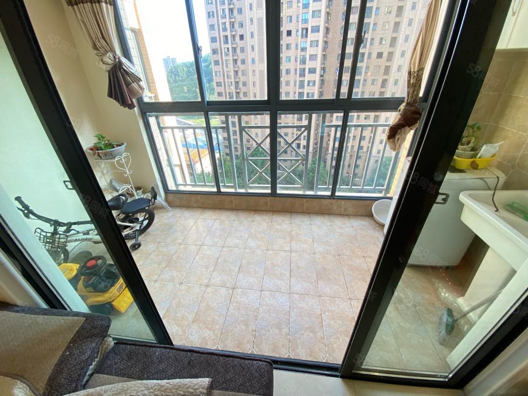 大洋五洲3室2厅2卫104㎡南北56.8万