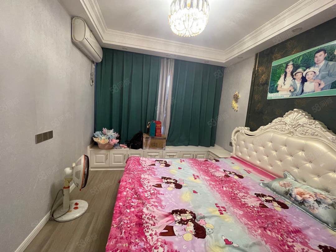 翰林珑城3室2厅1卫110㎡南北64万