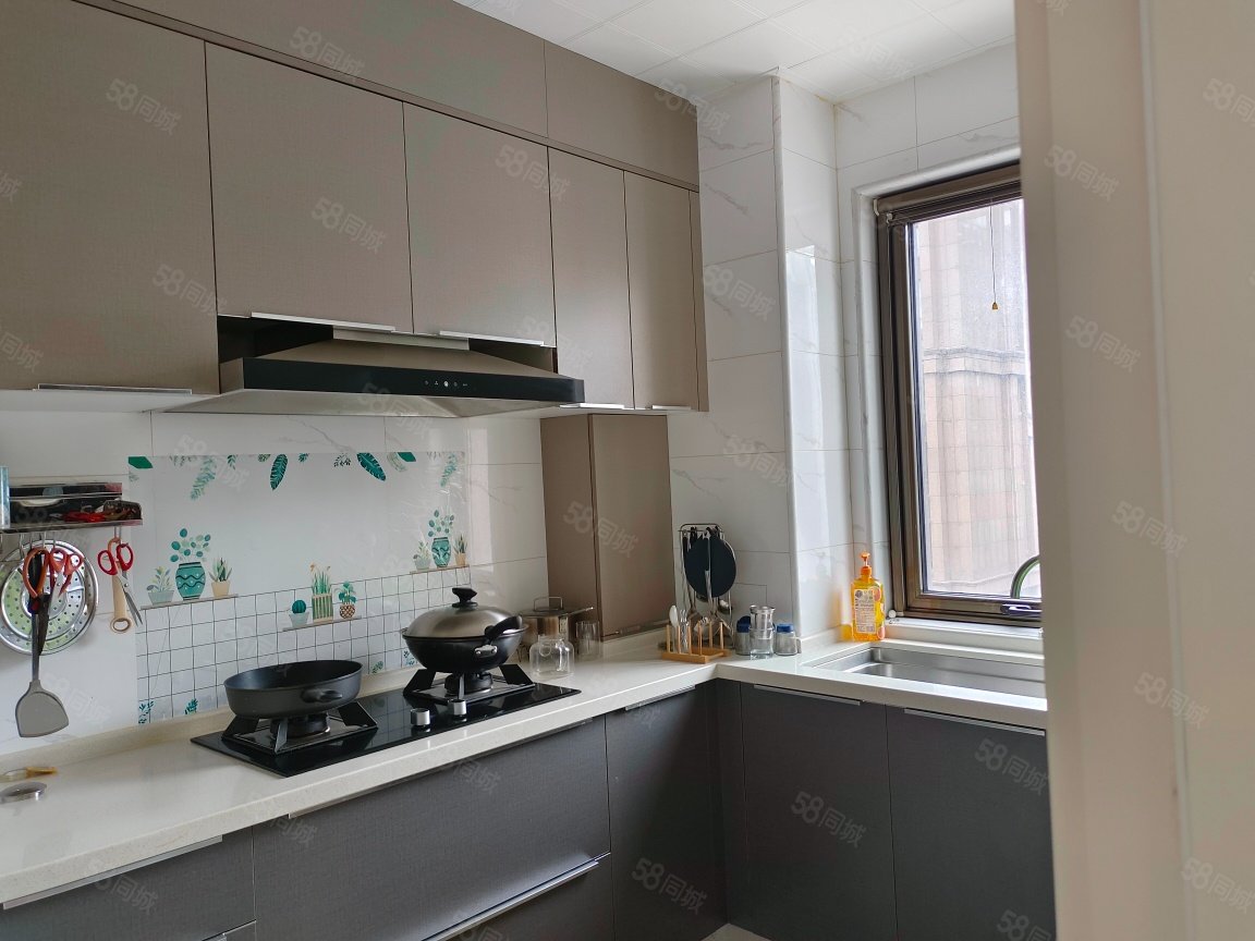 萬德福廣場3室1廳2衛(wèi)150.32㎡南北400萬