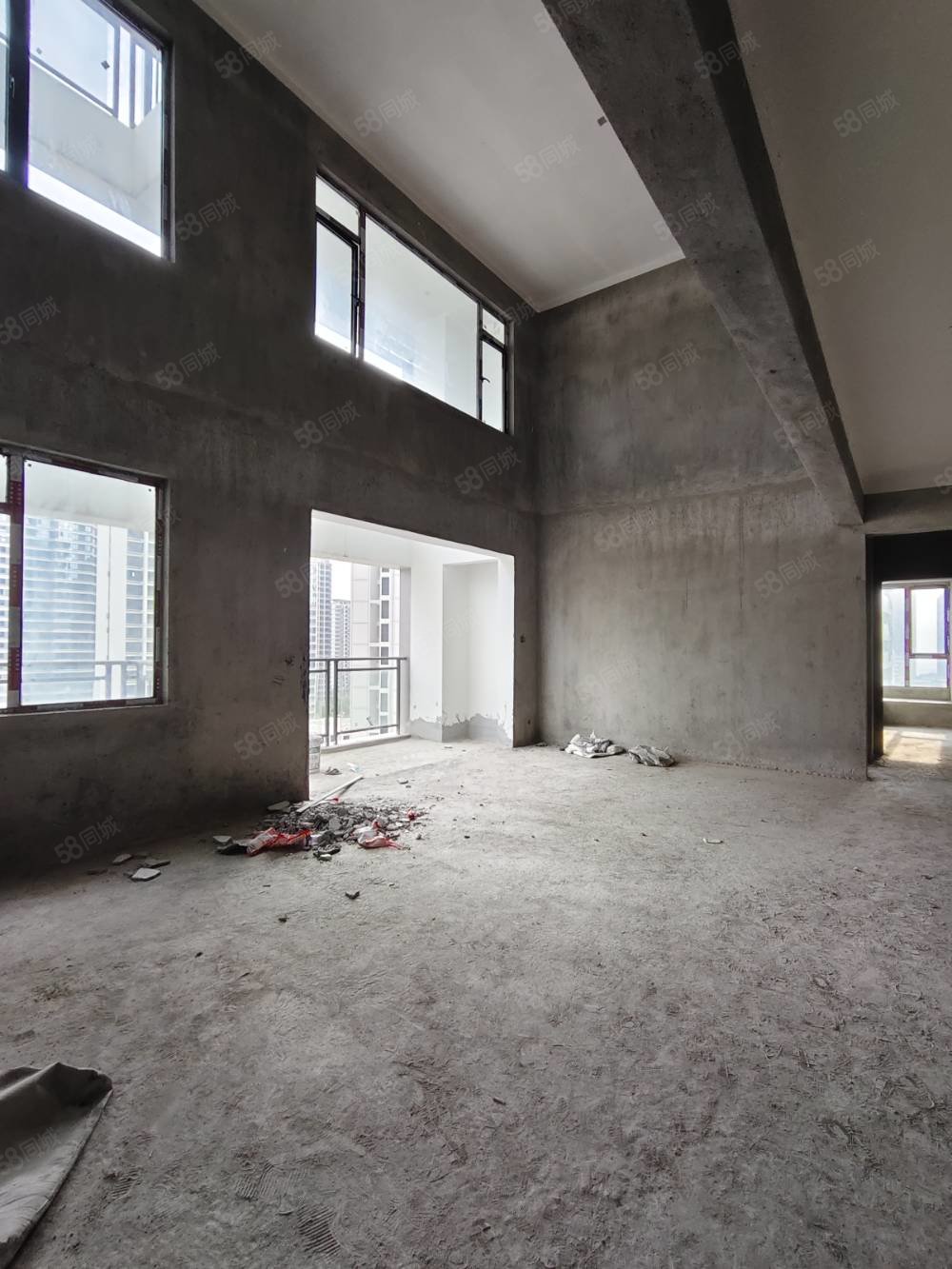 德和领秀广场4室2厅1卫140㎡北122.9万