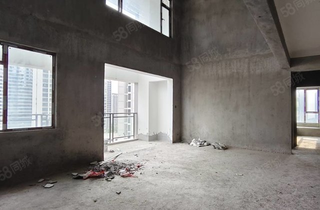 德和领秀广场4室2厅1卫140㎡北122.9万