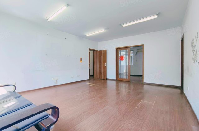 鸿园小区5室2厅200.54㎡145万二手房图片