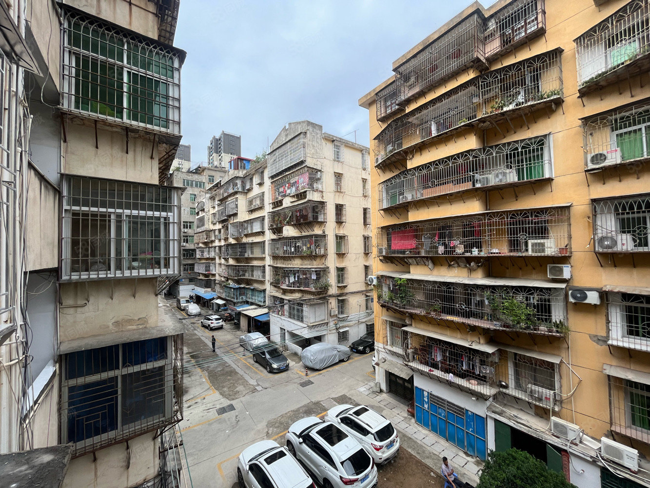 福兴小区框架结构南北通透3房朝南有小区停车方便售139万