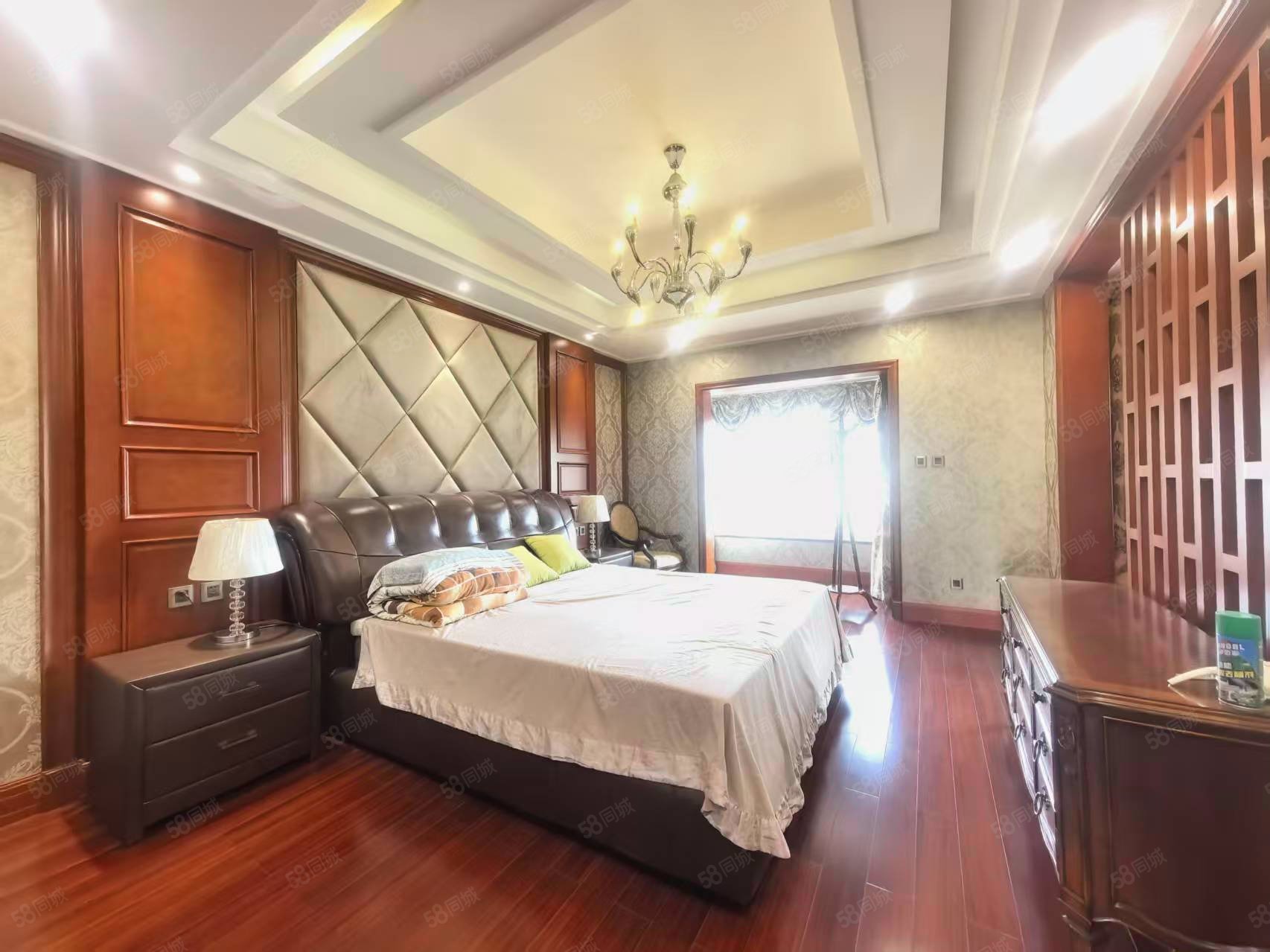 天鵝堡4室3廳4衛(wèi)247.03㎡南北830萬