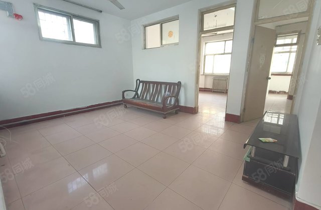 49.8萬振兴路 执法局单位房三室两厅,二楼,带储停车方便