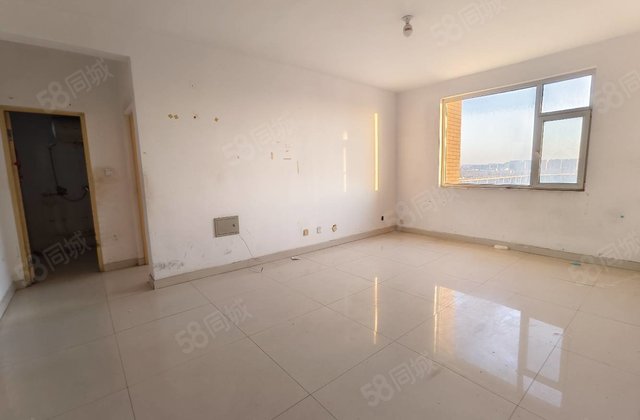 房东急售 三叶草 免大税 送储藏室 诚心出 好楼层 保证真实