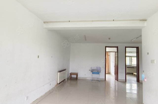 万达北邻，商品，  三楼，三室两厅，送储藏室，免大税。