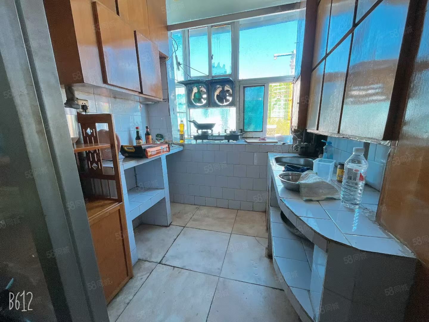 沿河小区3室2厅1卫70㎡南北27.8万