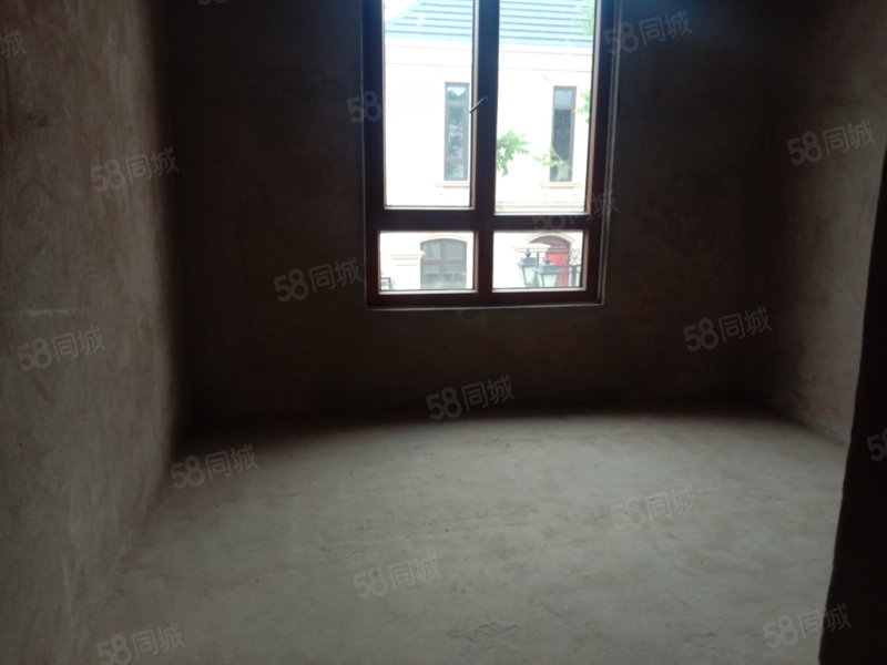 金博玫瑰园(别墅)5室2厅3卫217㎡南北210万