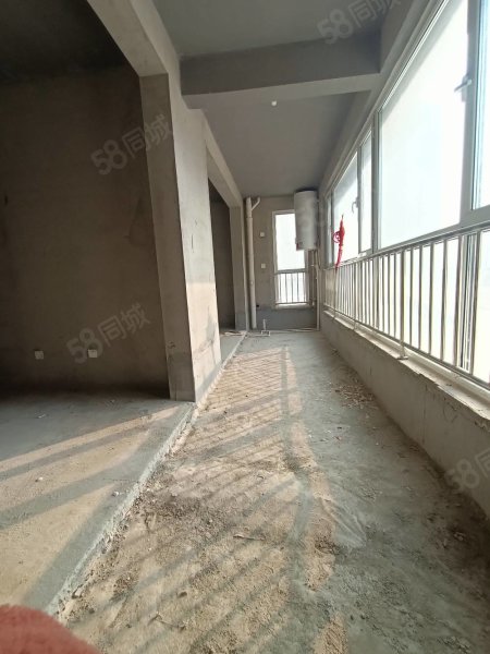 佳和雅园3室2厅2卫150㎡南北107万