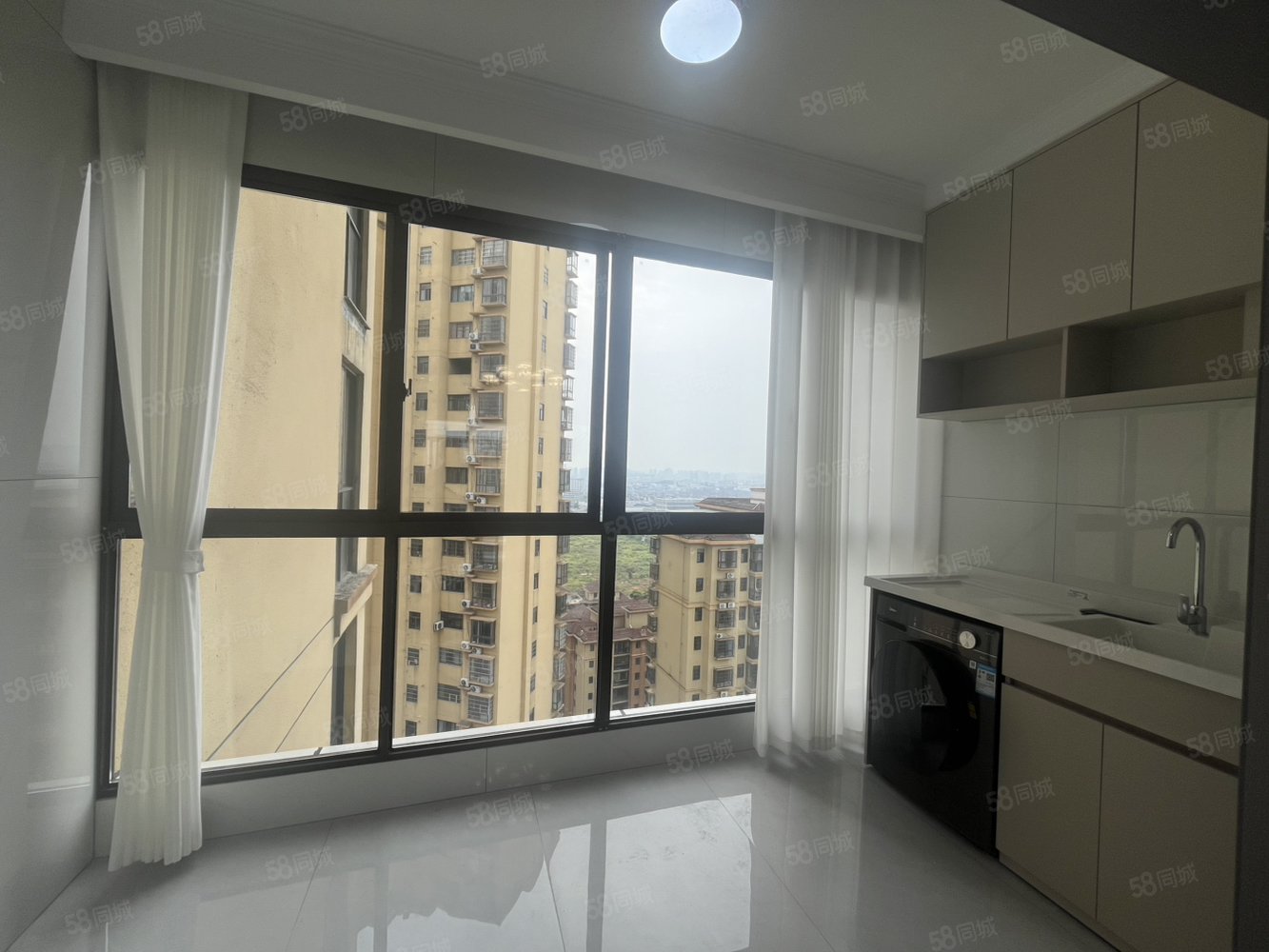 香槟国际5室2厅2卫123㎡南北72万