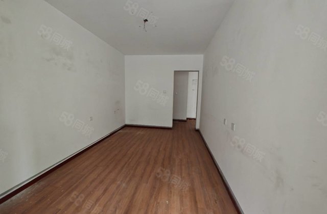 莲湖新城，水岸花语二期，三室两厅两卫，送车储，小高单价六千多