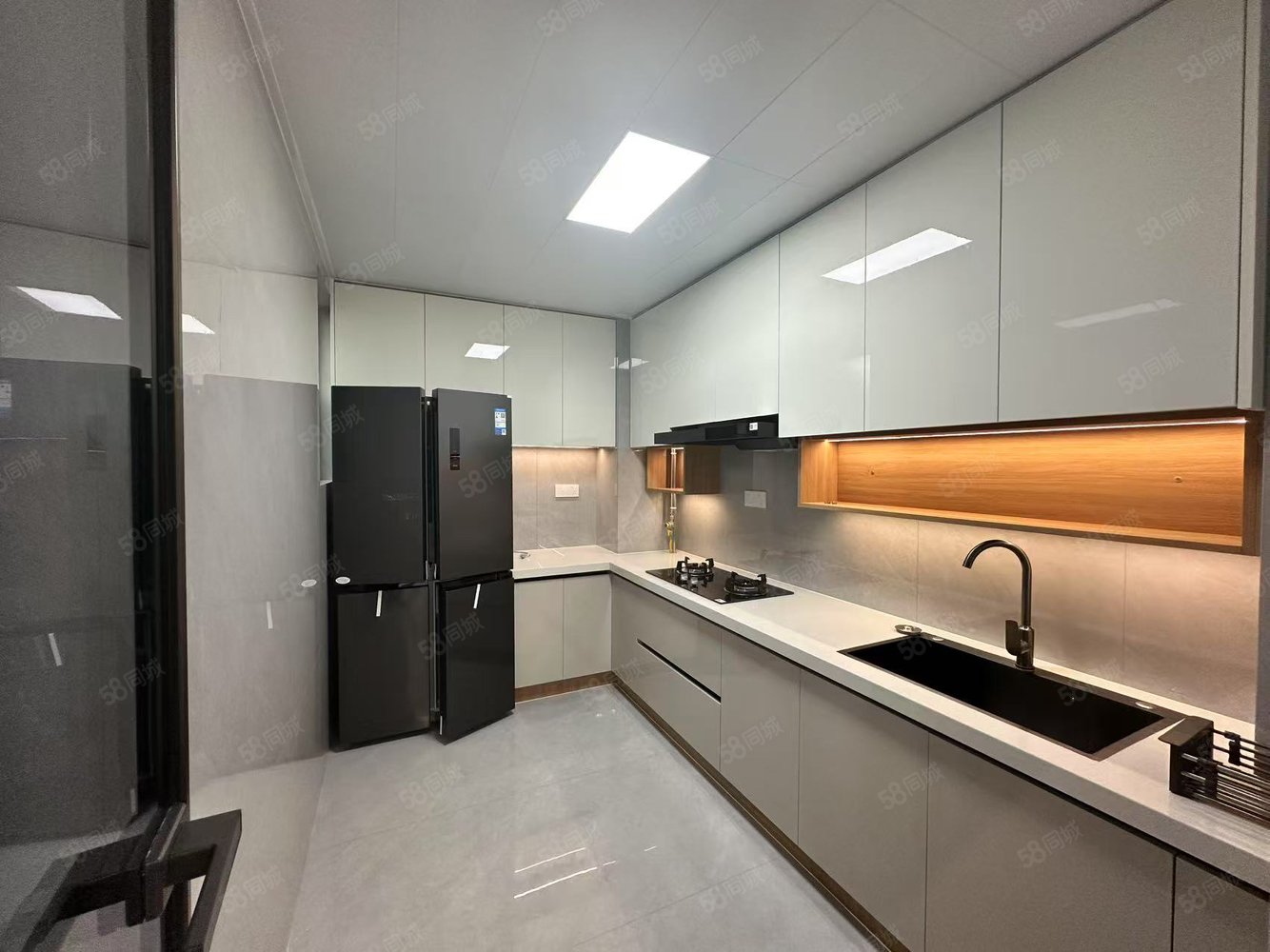 航旅和润居4室2厅2卫126㎡北79.8万