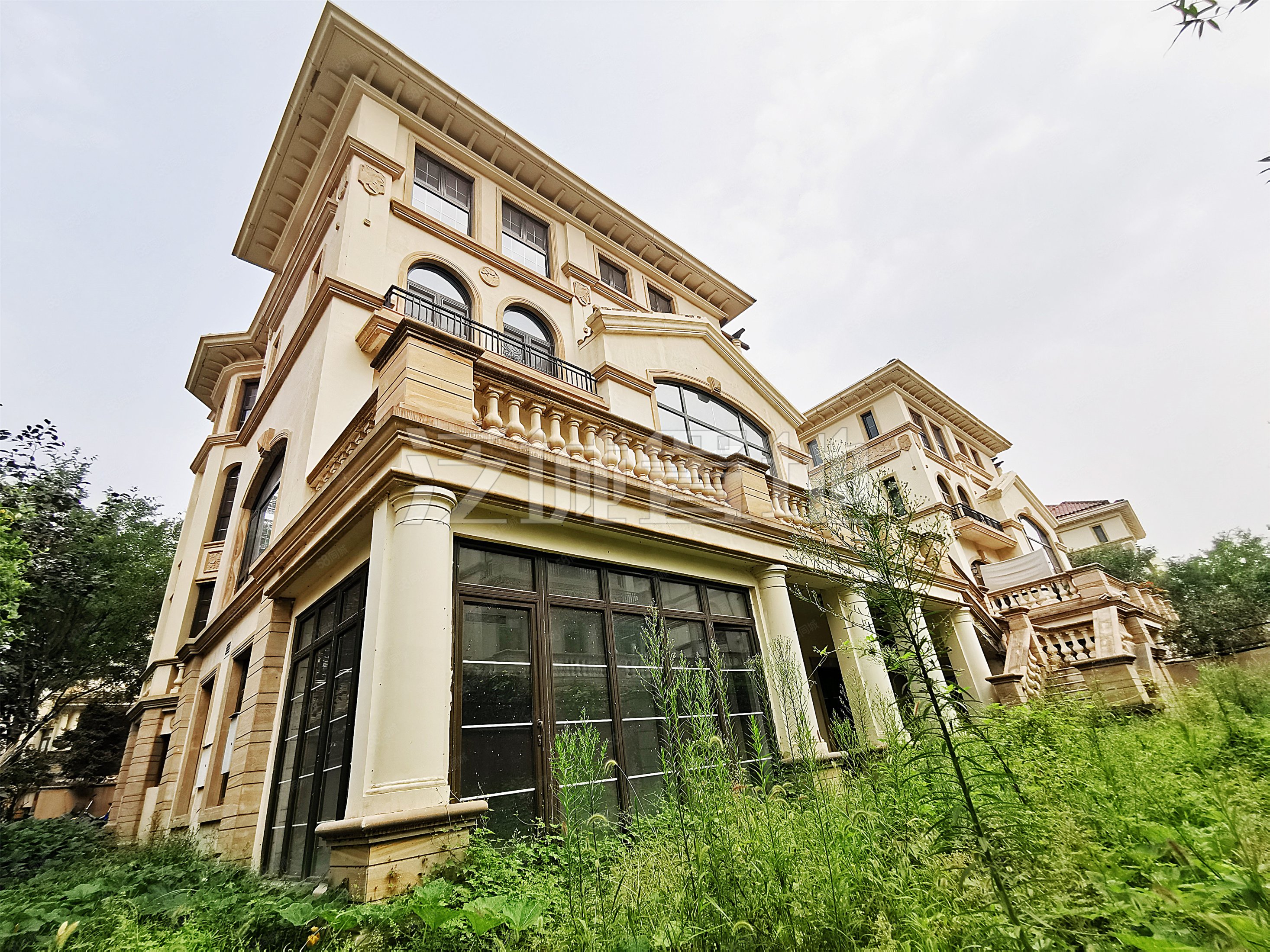 珠江壹千栋7室2厅8卫804㎡南2580万