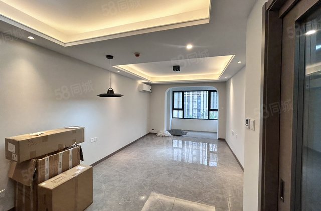 房东急售！75 高档小区翰林天悦 精装修三室 送车位储藏室