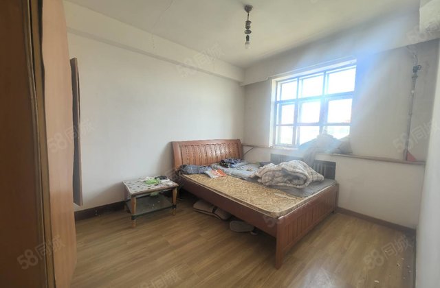 红卫星居住小区3室1厅65㎡3万二手房图片