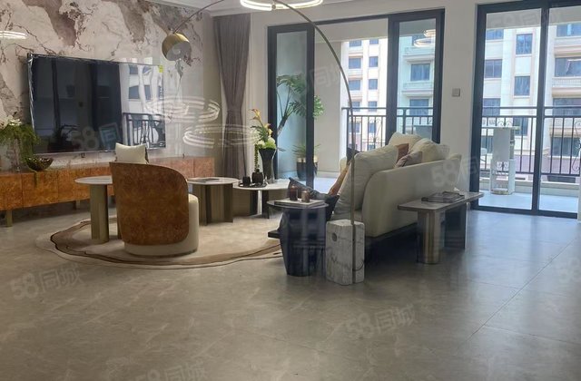 临港公馆5室2厅200㎡160万二手房图片