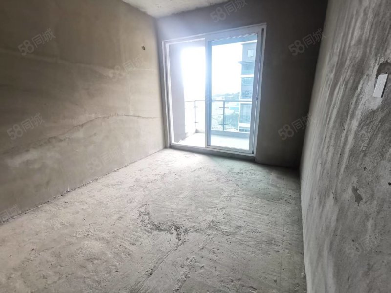 邦泰紫霄台3室2厅2卫105㎡南北72万