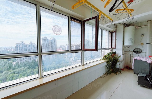 三叶草户型 金柱月亮湾双阳台高楼层视野无遮挡 双卫生间有车位