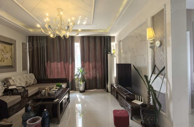 月亮湾精装三室两厅两卫.有证.带储带车位.图片真实