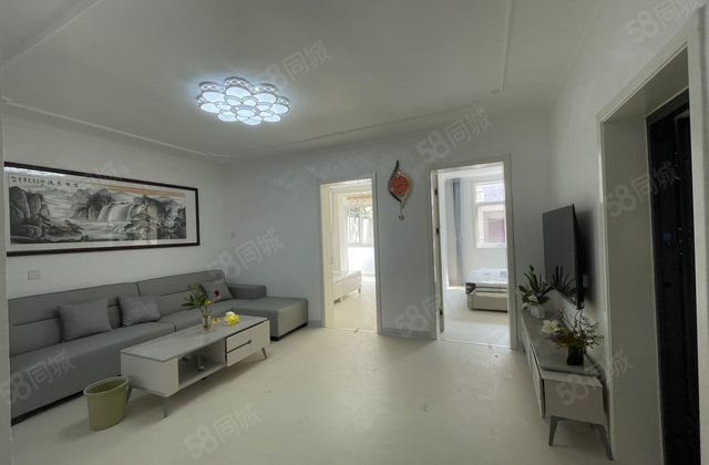 独门独院 精装修 2室朝阳 外开大门 地暖 洋房 有钥匙