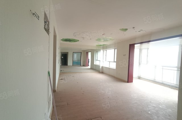 新东方龙湾一期 边户 中间楼层 带车位储藏室 免大税可按揭