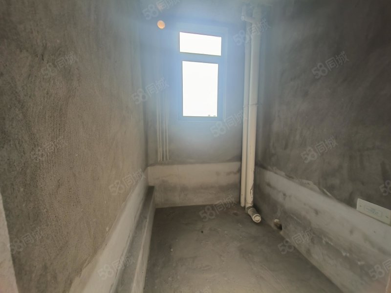 中瑞领航城3室2厅2卫121㎡南70万