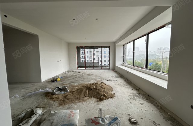 工程方诚售 一手手续 中间层 带车储 免大税 随时看房