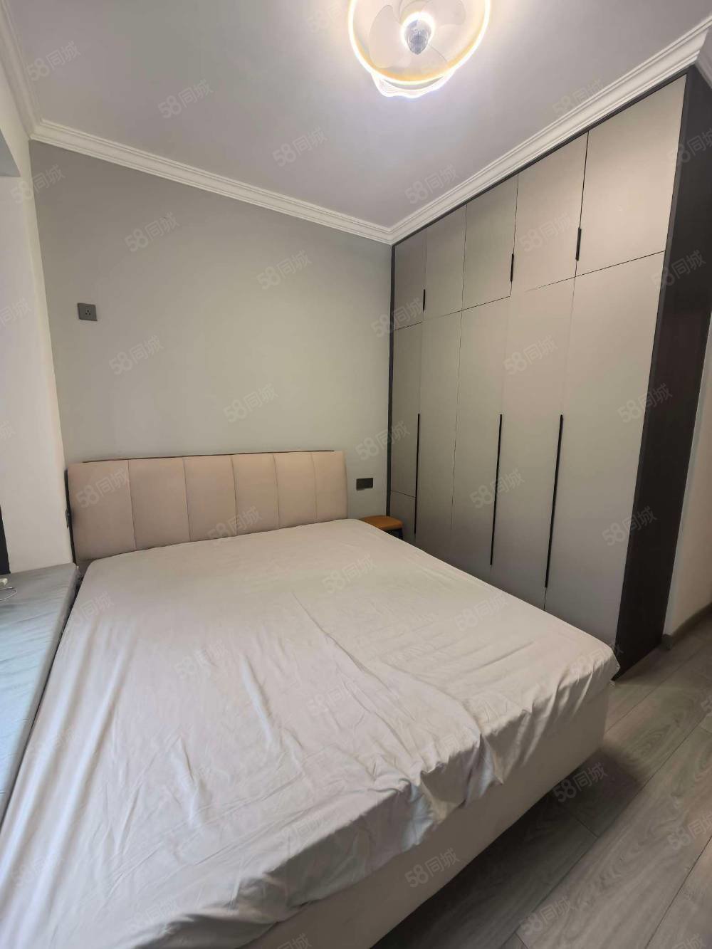 港中旅公元6室2厅3卫180㎡南北199万