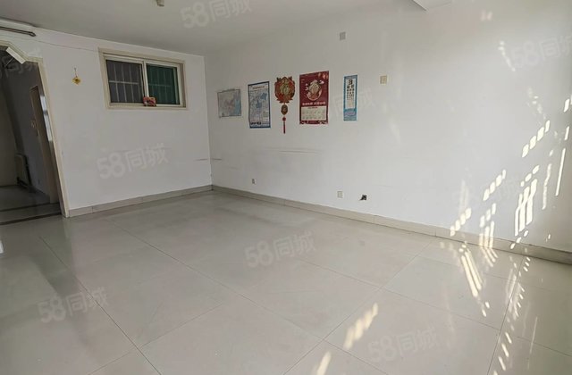 东昌路上 振华购物中心旁 步梯一楼 送储藏室,随时可以看房