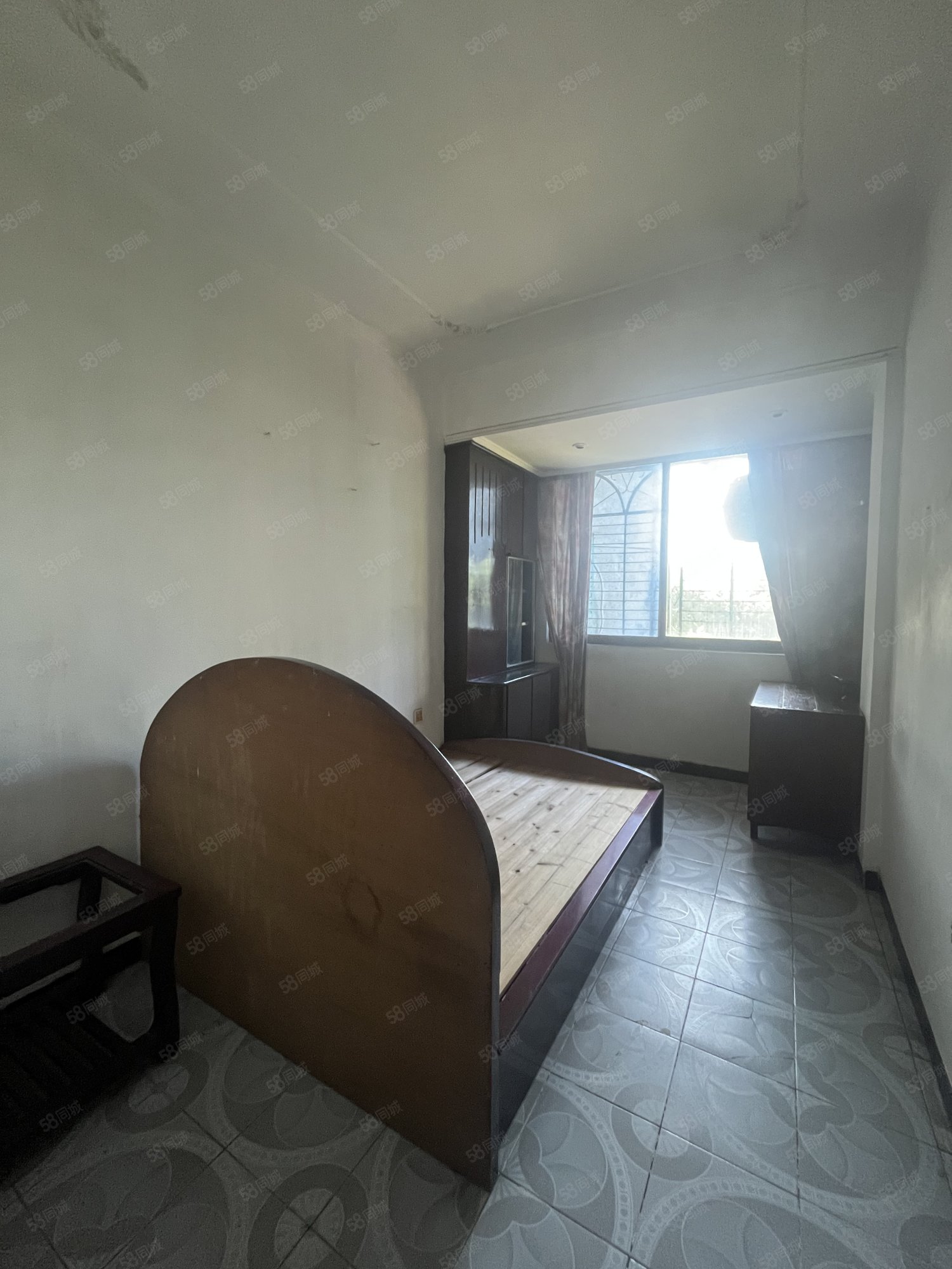 西荣路小区2室1厅1卫64㎡东南22.8万