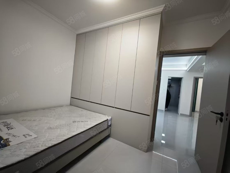 金碧御苑3室2厅1卫99㎡南北43万