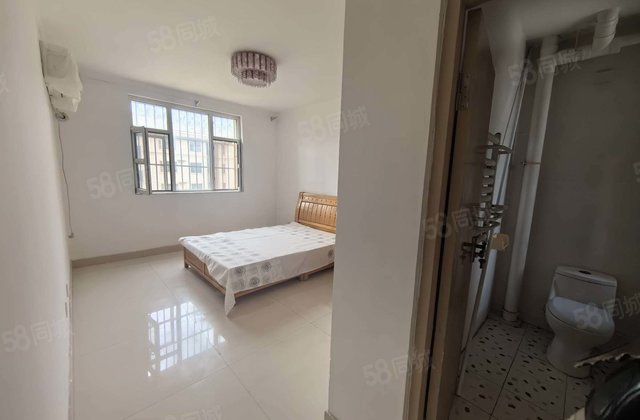 振兴路二干路地暖房，精装修三室双阳台户型，