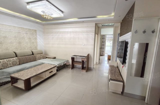 精装三室 万达附近 丽景花园停车方便 急售价格合适