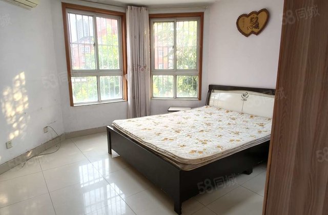 元宝卧室 低楼层三室 亿丰超市 水晶城