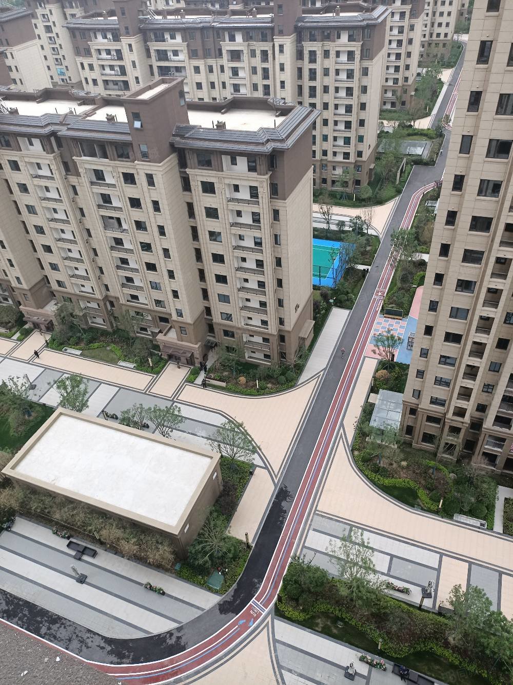 腾飞芙蓉湖畔3室2厅2卫125㎡南87万