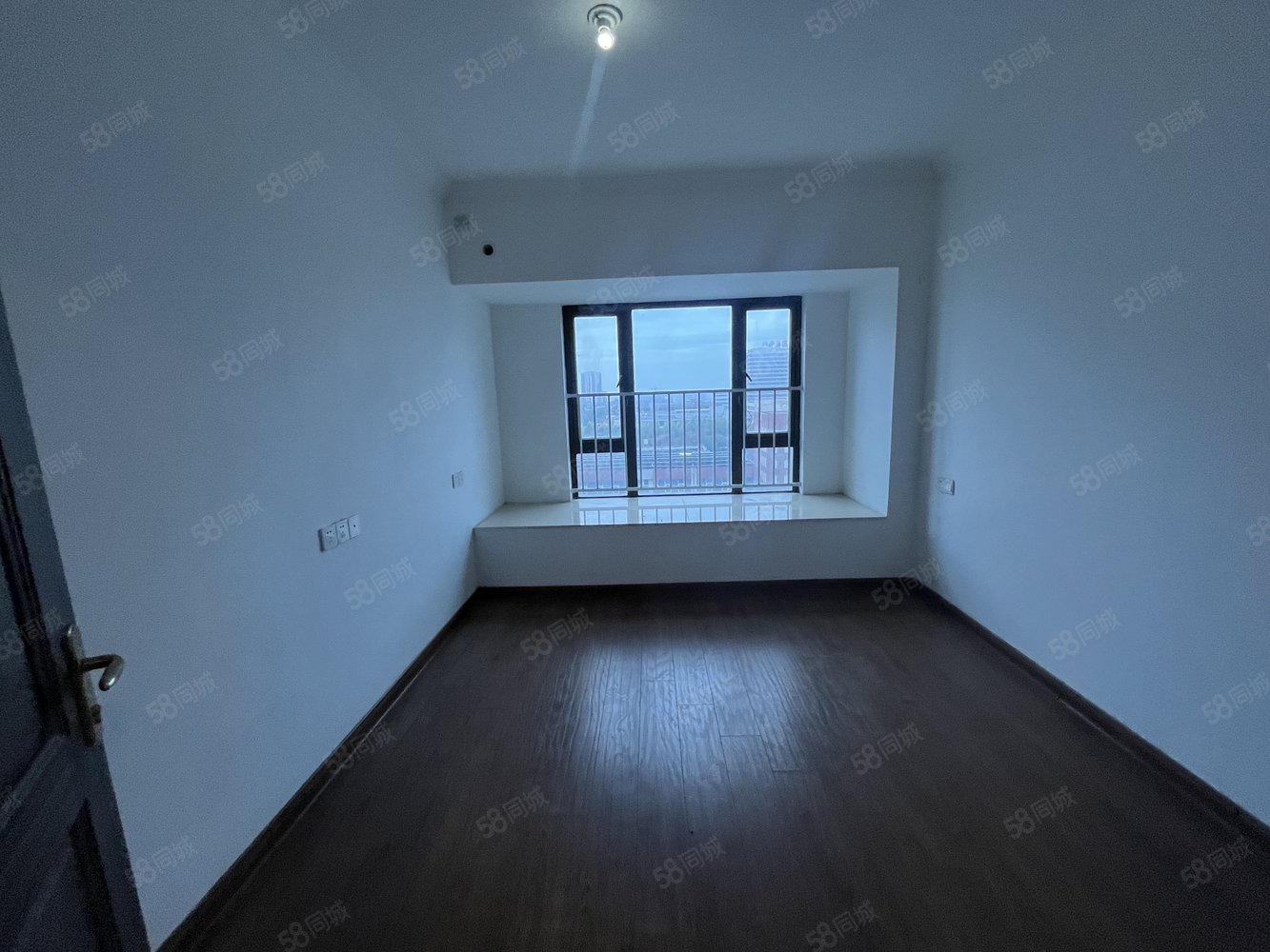 碧桂园时代印象4室2厅2卫141㎡南北93.8万