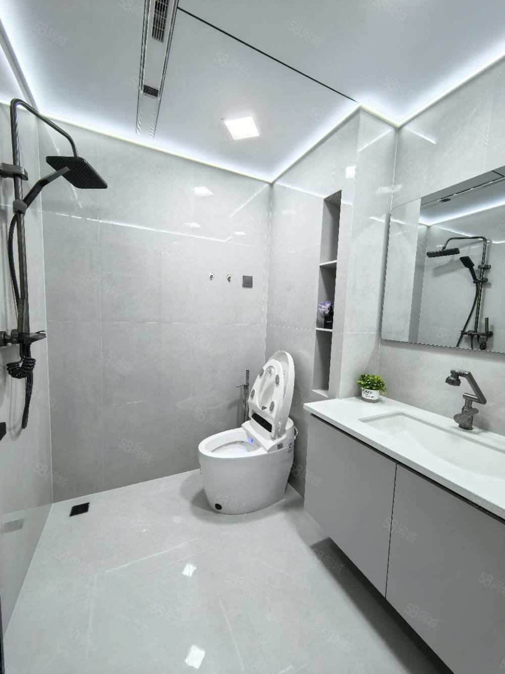 星河万源蓝湾3室2厅2卫133.36㎡南北73.8万