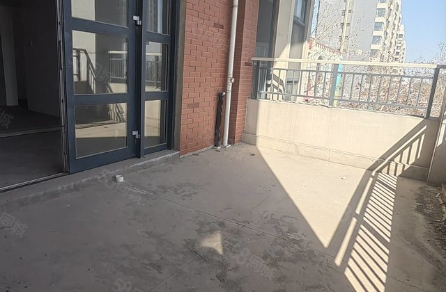 英伦花园34叠拼出售,带车位储藏室送院子,有钥匙实体看房