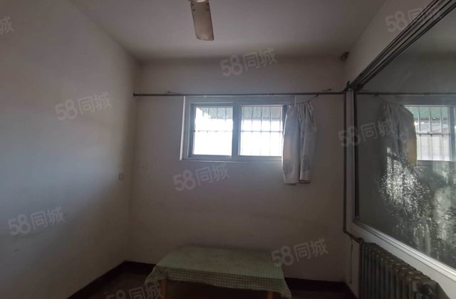 三中北校，  房，一楼带院，免大税