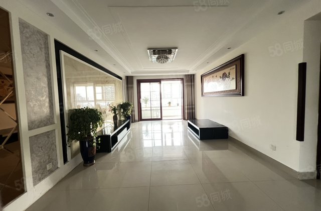 颐馨园 月亮湾，次顶层 前排，三叶草户型双阳台车储