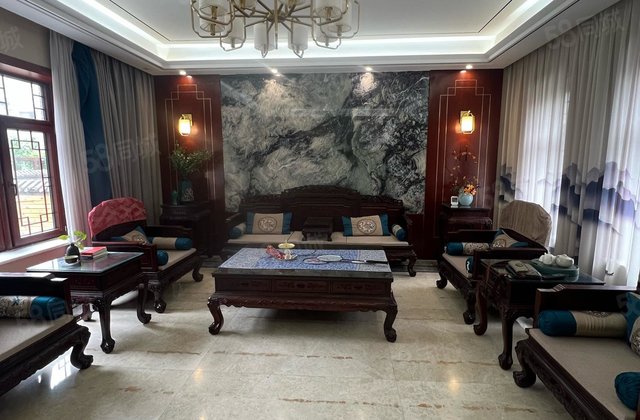 光岳府电梯别墅5室2厅 满二精装修 诚心出售 价格可议