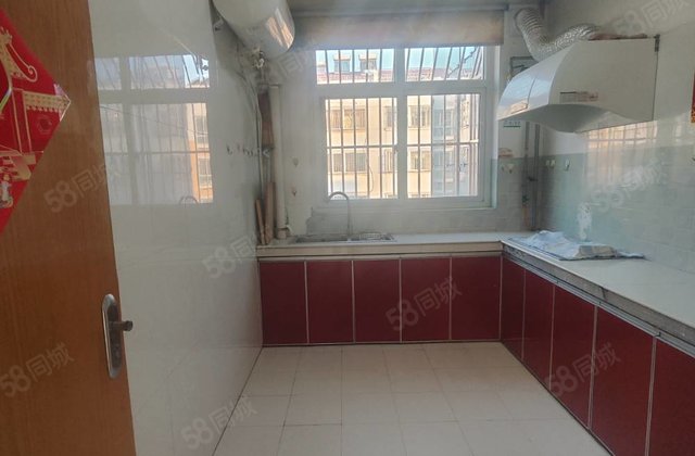 急售！紧邻桐凤家园！3室！停车方便！送储！随时看房！