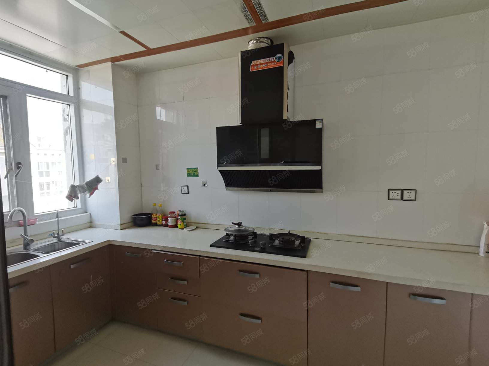 帝景华庭3室2厅1卫146㎡南北63万