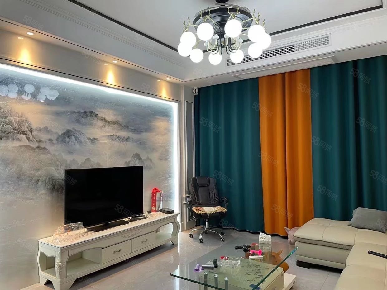 悦湖城3室2厅2卫141㎡南北119万