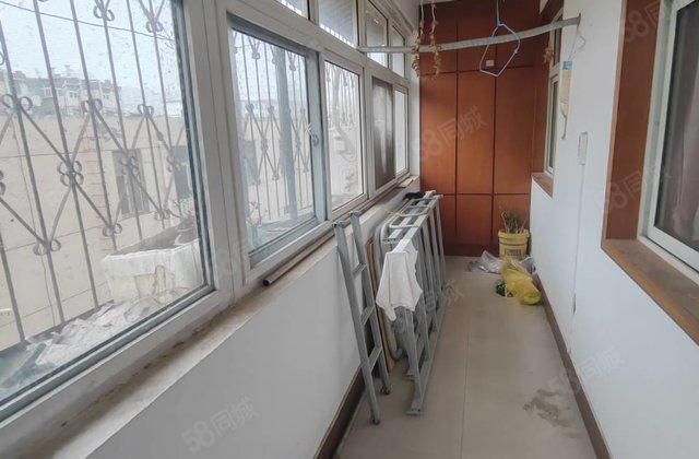 星光文轩花园  文轩操场对过 带 阳面25平储藏室有卫生间