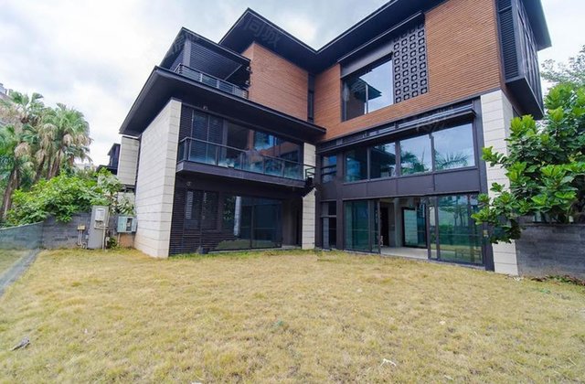 前海半山大别墅(实用约3000,大花园带泳池),全新毛坯
